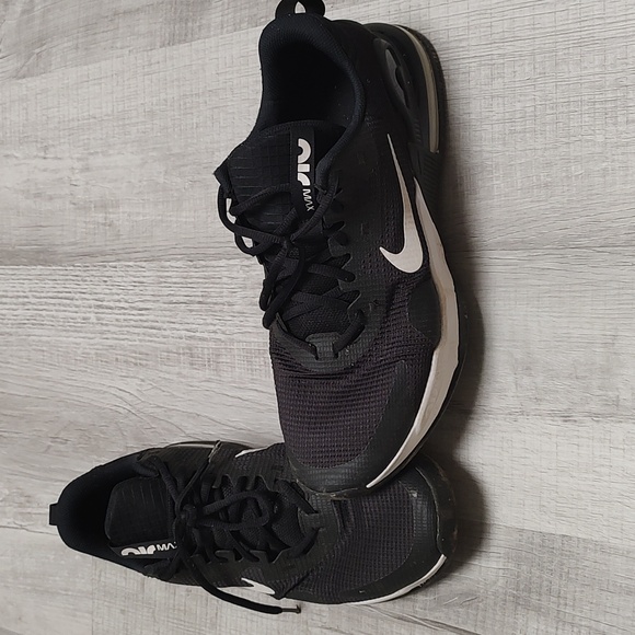 Nike shoes - Picture 1 of 2